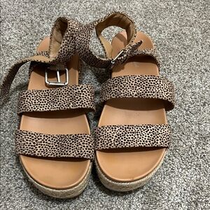 Universal threads leopard sandals